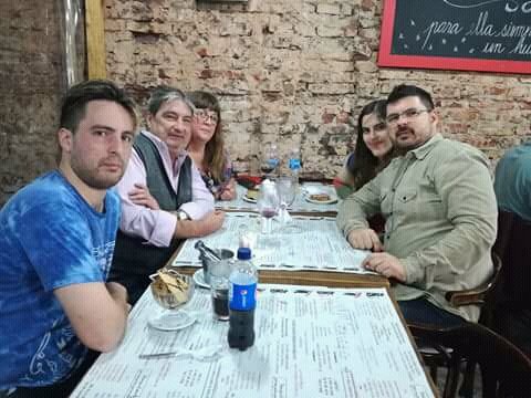 Susana1964's tweet photo. @todonoticias #EsteFinde Buen sábado  Domi; Norber y Confe!!! Cenando en familia...cumple de Matu!! ...A disfrutar todos los dias !!!! https://t.co/18zR9YwVNX