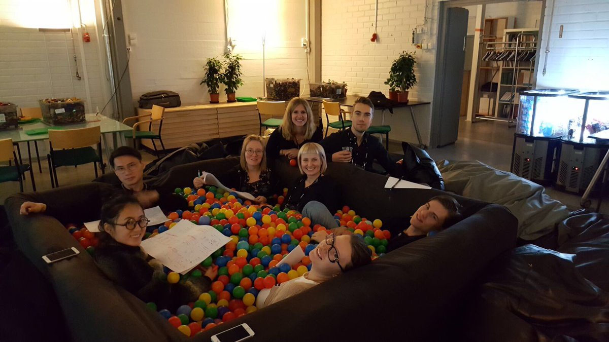 noorapoyhonen's tweet image. Tulevaisuuden leipää kehittämässä, päivä 2/3. #dashhack #fazertulevaisuudenleipä @FazerSuomi