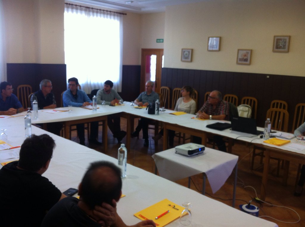 AEMONasociacion's tweet photo. Reunió al Parc Empresarial Moncada-3 determinant prioritats inversions ajudes @GVAivace @banulscarpinter @pepet_90 https://t.co/0e326J6Khr