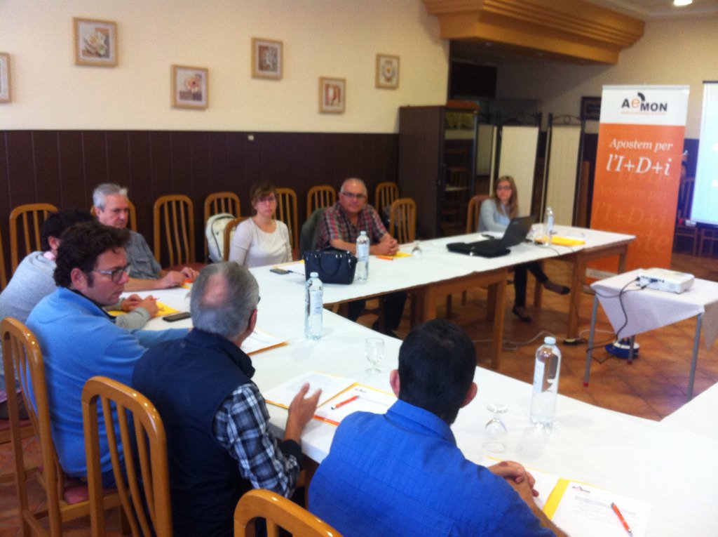 AEMONasociacion's tweet photo. Reunió al Parc Empresarial Moncada-3 determinant prioritats inversions ajudes @GVAivace @banulscarpinter @pepet_90 https://t.co/0e326J6Khr