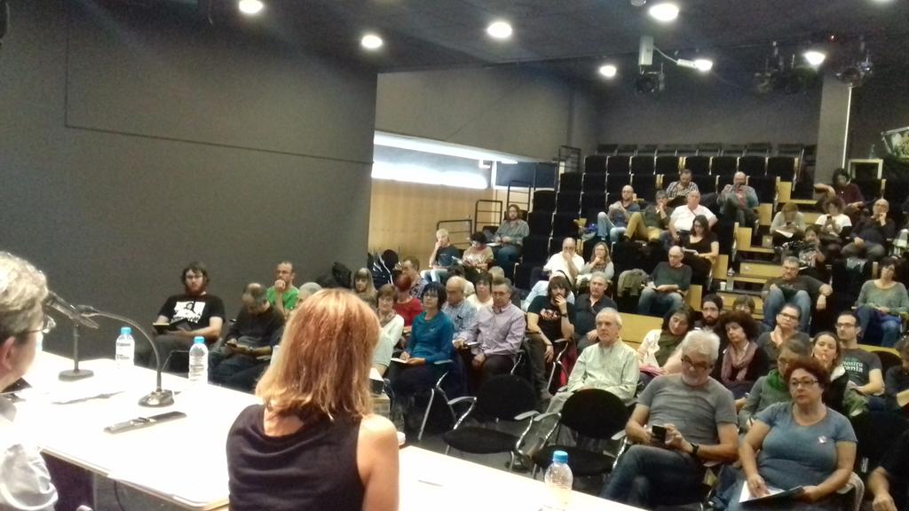 cucahernandez's tweet photo. ¡Comenzamos!
#EncuentroActivistas
#BCNstopCETA
#ActivistasNiCETAniTTIP
Dos jornadas en Barcelona para decir que el  comercio es una forma de intercambio entre los pueblos, no una forma de apropiacion por parte de las multinacionales del planeta y de las personas. https://t.co/37AmXedsGo