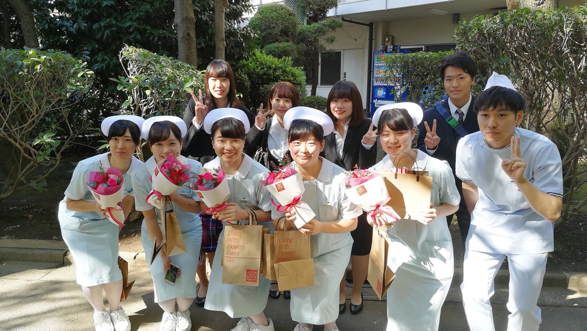 杏林大学医学部バドミントン部 更新が遅くなってしまいました すいません 今日は戴帽式がありました 実習など大変だと思いますが頑張って立派な看護師になってください