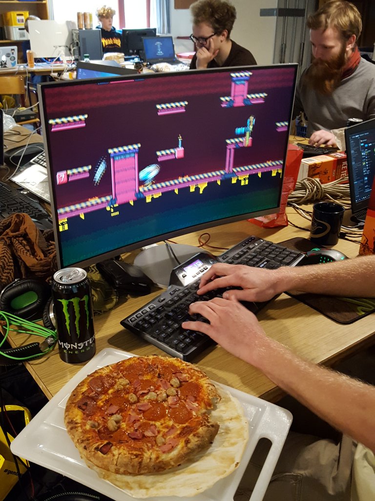NiklasVintherJ's tweet photo. Pizza til morgenmad - only @ #Nørdeweekend #FDF #FDFNivå #Ståsted #FDFoplevelser https://t.co/0O5CQNX5jP