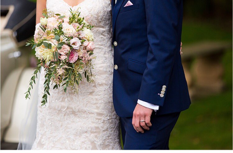 Serendipity_FD's tweet photo. Wedding day floral luxury @wentbridgehouse 💜images @cthorntonphoto #wentbridgewedding #serendipityflowers #yorkshire https://t.co/NPNQVQWkx3