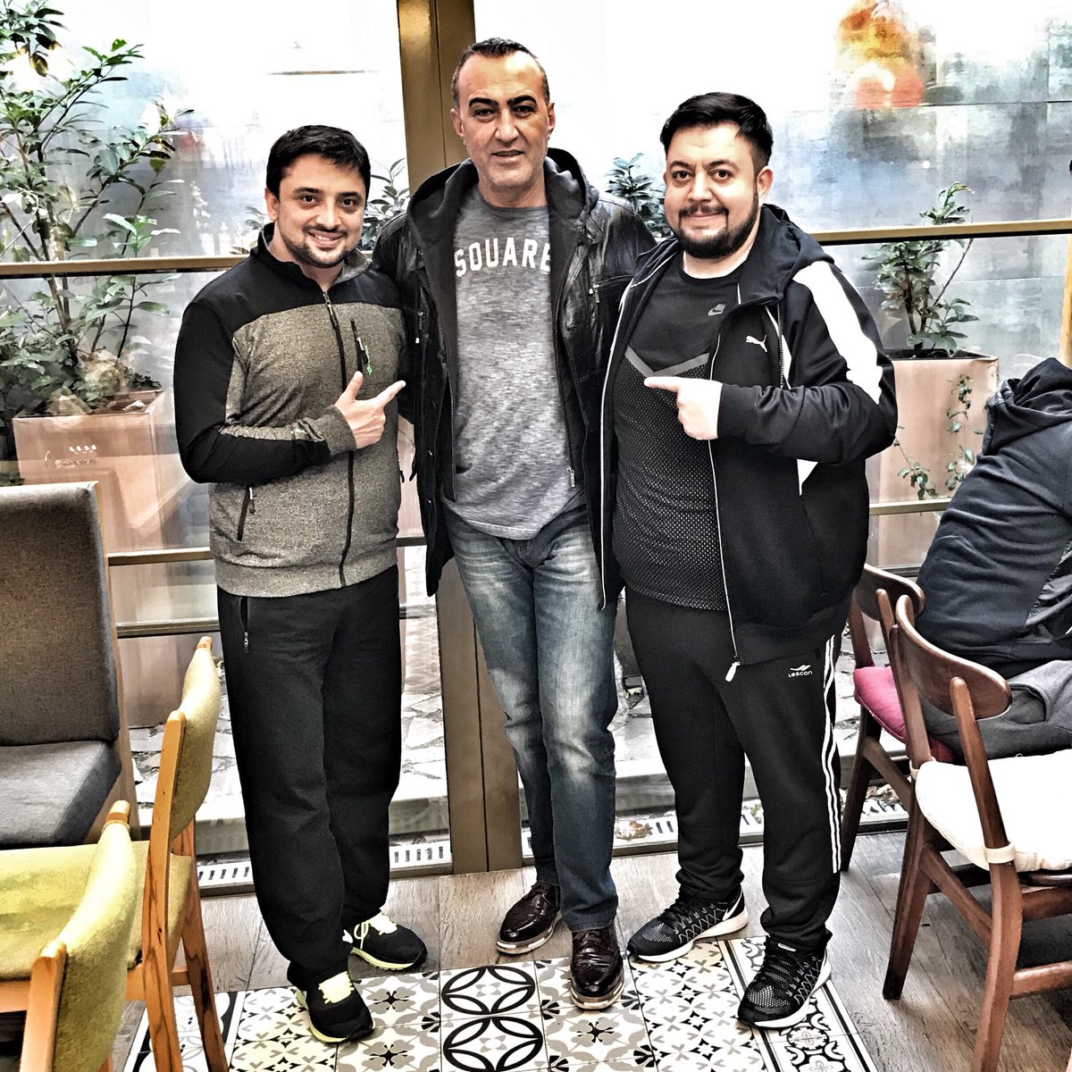 huseyinkagithk's tweet photo. Viyana’dan Selamlar :))
#huseyinkagit #gruphk #ömerfarukbostan
#avusturya #vienna #arena34 #Konser https://t.co/HMvYBJNrr7