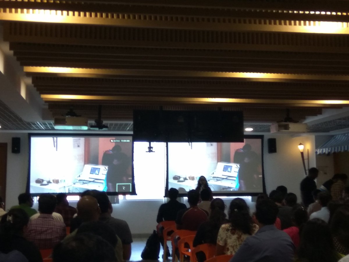 yatee15's tweet photo. Here comes GDG Women-tech speaker...speaks about encouraging women Community 👌👌 
#gdghyddevfest17 #gdghyd #gdg #devfest17  @gdg_hyd https://t.co/0TUhJhTYDK