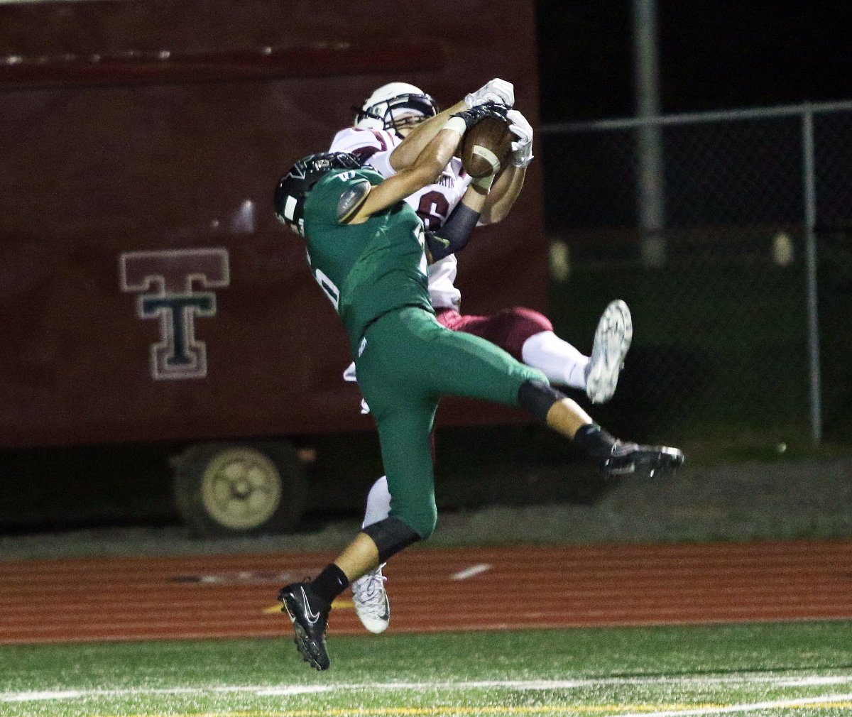 BroodSports's tweet photo. Yep, the rematch is all set up, @TualatinHSFB will play at @TigerNationFB in a second round playoff game next Friday. #opreps https://t.co/rfjQqCufSA