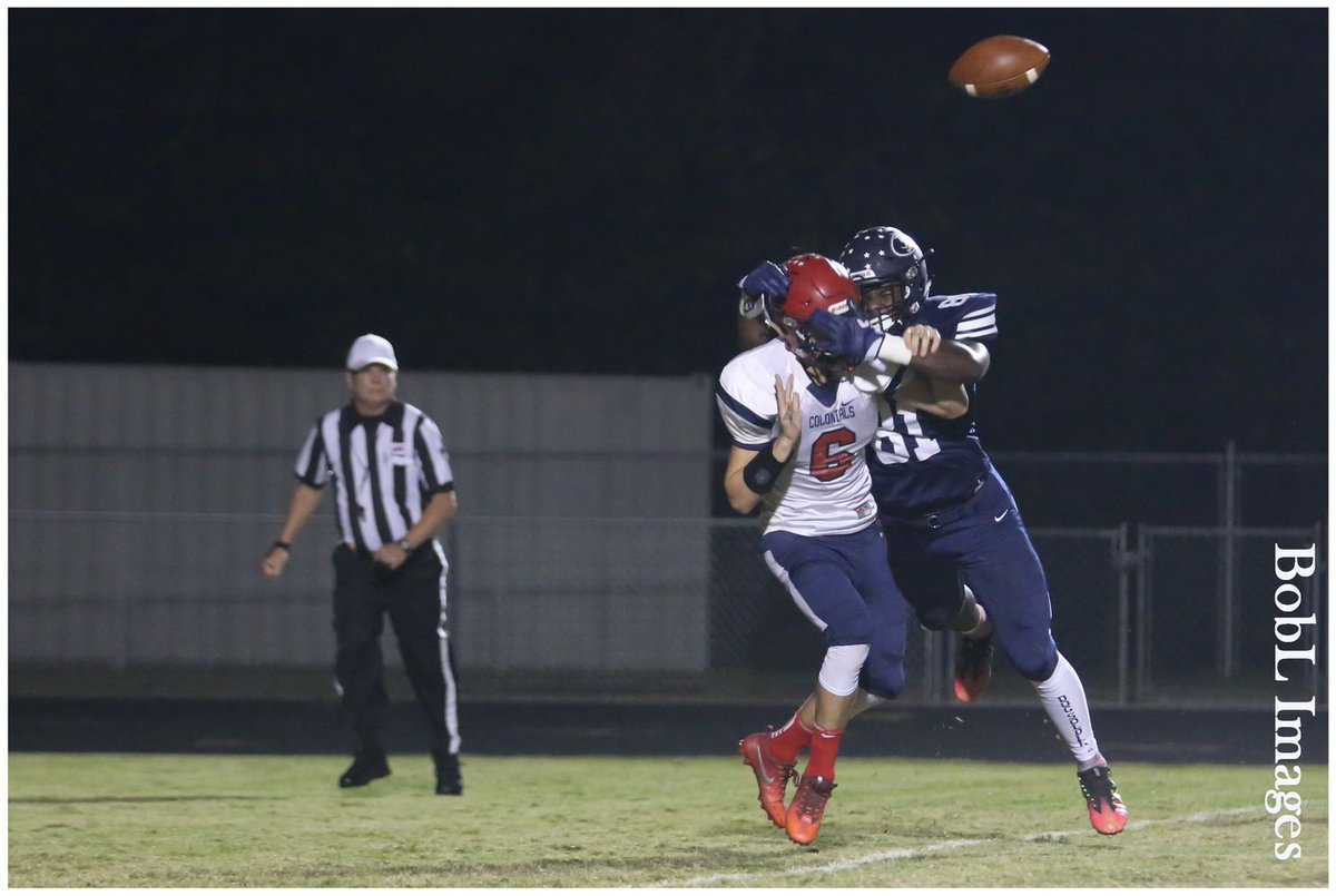 BobLImages's tweet photo. Defender @Pop3Bad_81 of the@GeneralsFootbal  swallows up #CHeights QB in 1st qtr action.  @DinwiddieSports @TheRVASportsNet @hatfieldsports https://t.co/irsXy6e9G4
