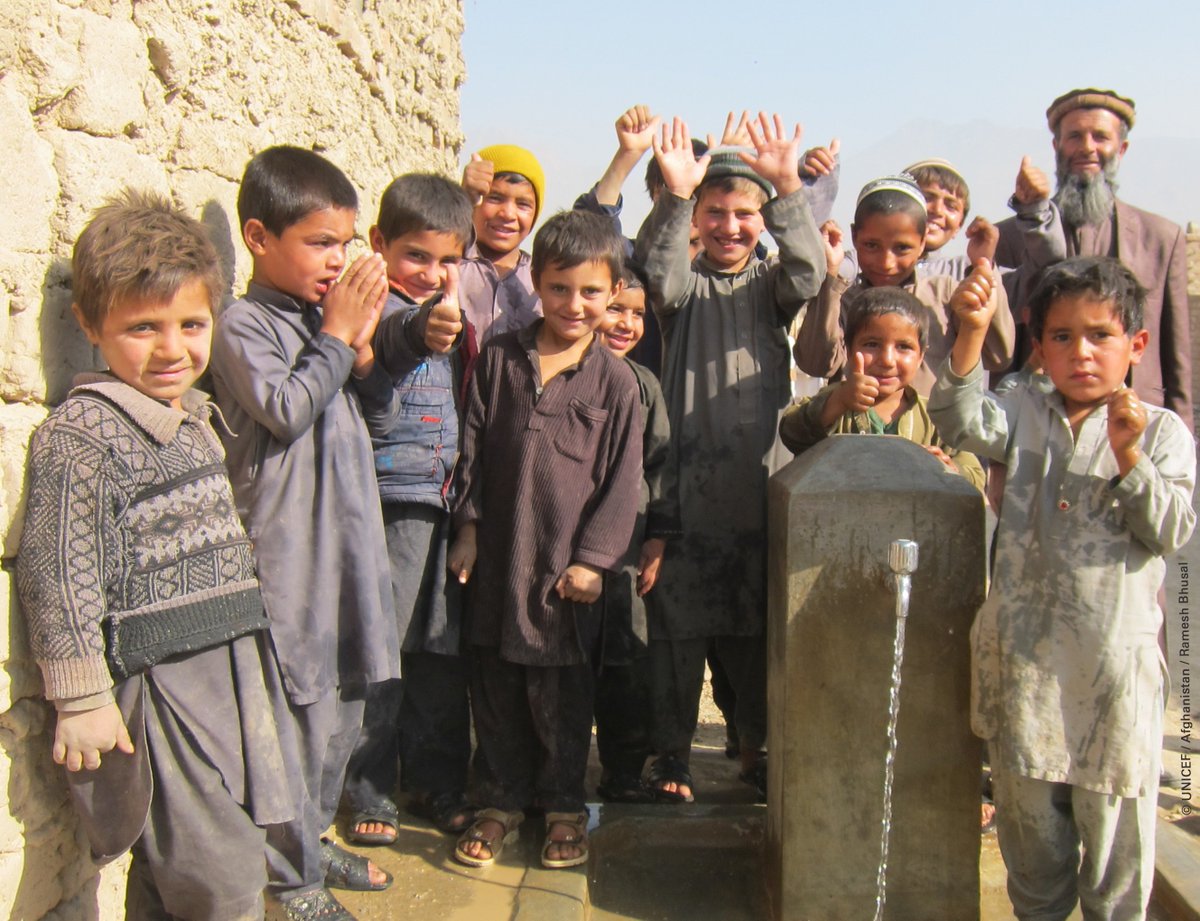 UNICEFAfg's tweet photo. #iWashMyHands 💦💧Happy Faces from Barik-Ab, #Afghanistan where we are working with the Danish Committee for Aid to Afghan Refugees #DACAAR https://t.co/LFAD2c3VA1