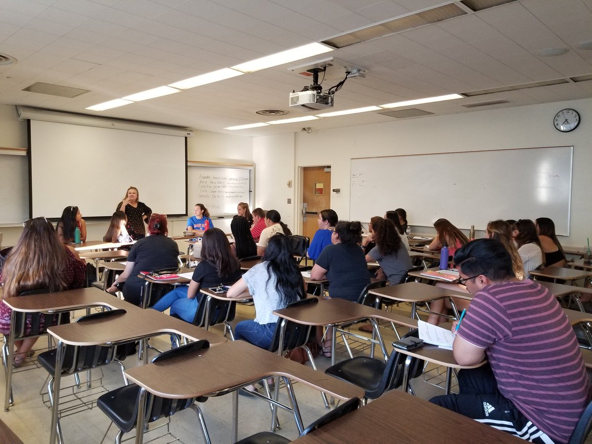SDSULibSt's tweet photo. #SDSULibSt International Experience info session https://t.co/mCVcrLAtVg