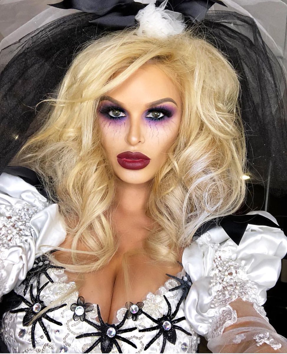 My stunning queen @LushMaroon