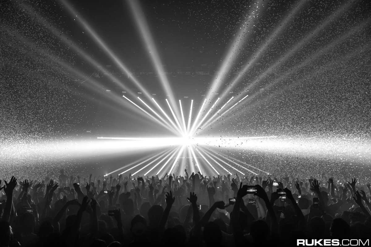 Zedd's tweet photo. MONTERREY!!!!
What an amazing last show of the #EchoTour!!!!
Huge thanks to everyone who came out and everyone who worked on the tour!!! ♥️ https://t.co/mWK7GUSsfV