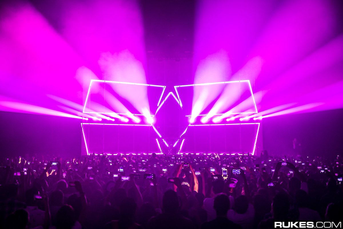 Zedd's tweet photo. MONTERREY!!!!
What an amazing last show of the #EchoTour!!!!
Huge thanks to everyone who came out and everyone who worked on the tour!!! ♥️ https://t.co/mWK7GUSsfV