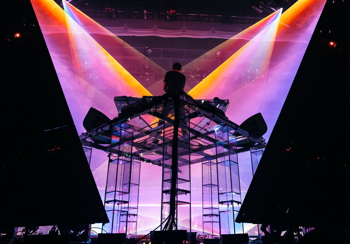 Zedd's tweet photo. MONTERREY!!!!
What an amazing last show of the #EchoTour!!!!
Huge thanks to everyone who came out and everyone who worked on the tour!!! ♥️ https://t.co/mWK7GUSsfV