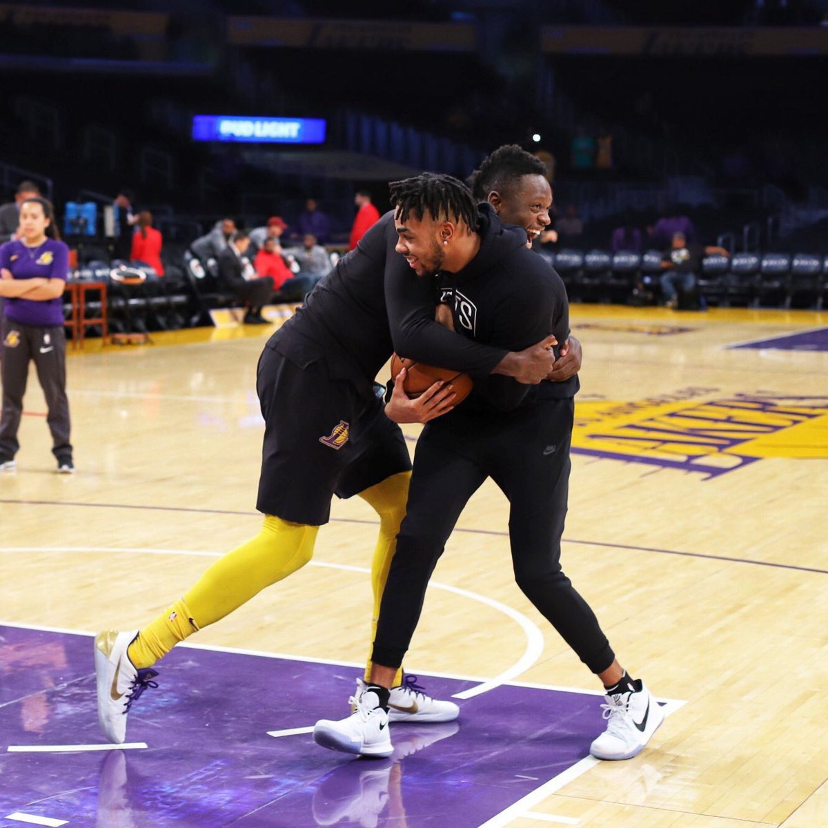 LakersLegacyPod's tweet photo. Gdamn if this pic doesn't make you sad though... #FlashTheProgress #YoungCoreForever #dangelorussell #lakers #lakeshow #juliusrandle https://t.co/EjjFu54thy