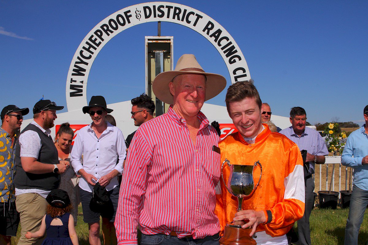 Racing's tweet photo. How good is this. @Htcoffey goes back-to-back in the Wycheproof Cup with Vianden for his father @coffeyracing. @Country_Racing https://t.co/llytX1Dmpb