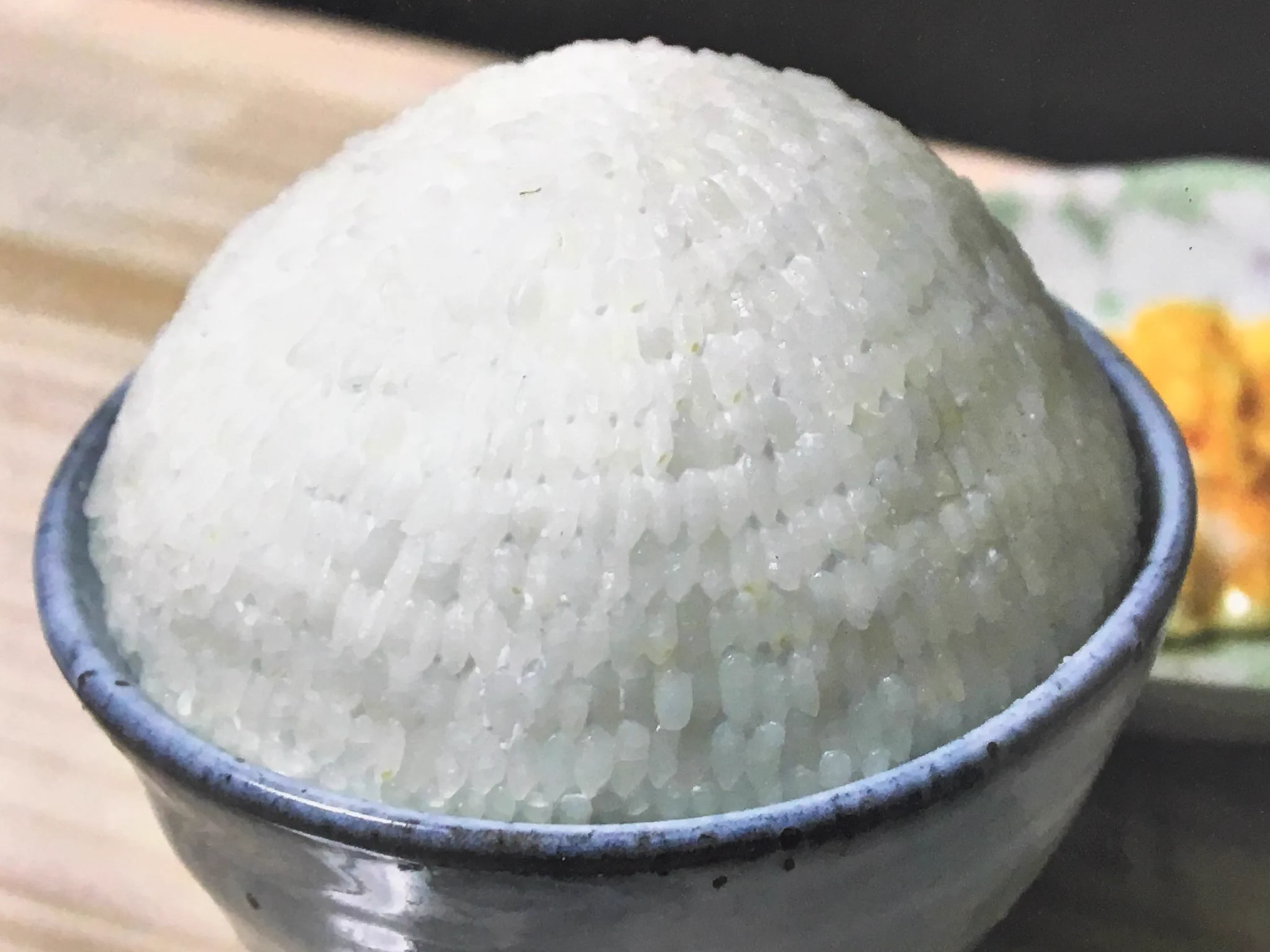 すごいけど違和感だらけｗ山盛りのご飯を一粒一粒整列させるとこうなるｗ