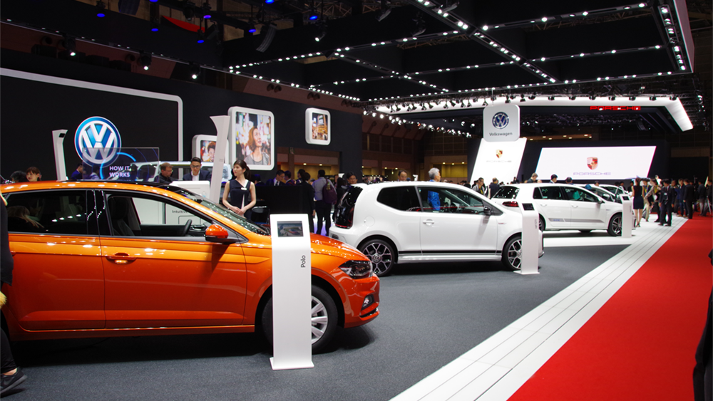 VW_JPN's tweet photo. 【 #東京モーターショー は明日まで】
日本初披露モデル「I.D. BUZZ」「Arteon」などの車両展示や、ミニチュア写真家 #田中達也 氏が監修したVR体験をお見逃しなく！

イベントは20時までの開催です！
https://t.co/vxO37RwsiB
#45thtms https://t.co/hBZCJ6tMug