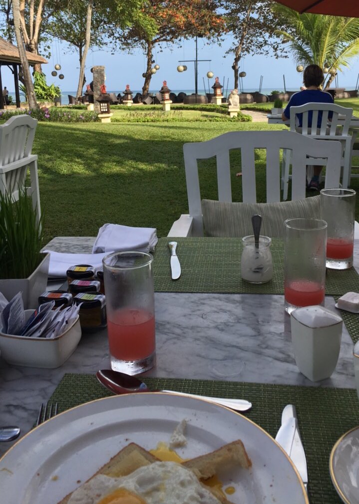 kingdardha's tweet photo. Missing these breakfast views ! #bali https://t.co/BVt0d6rcM2