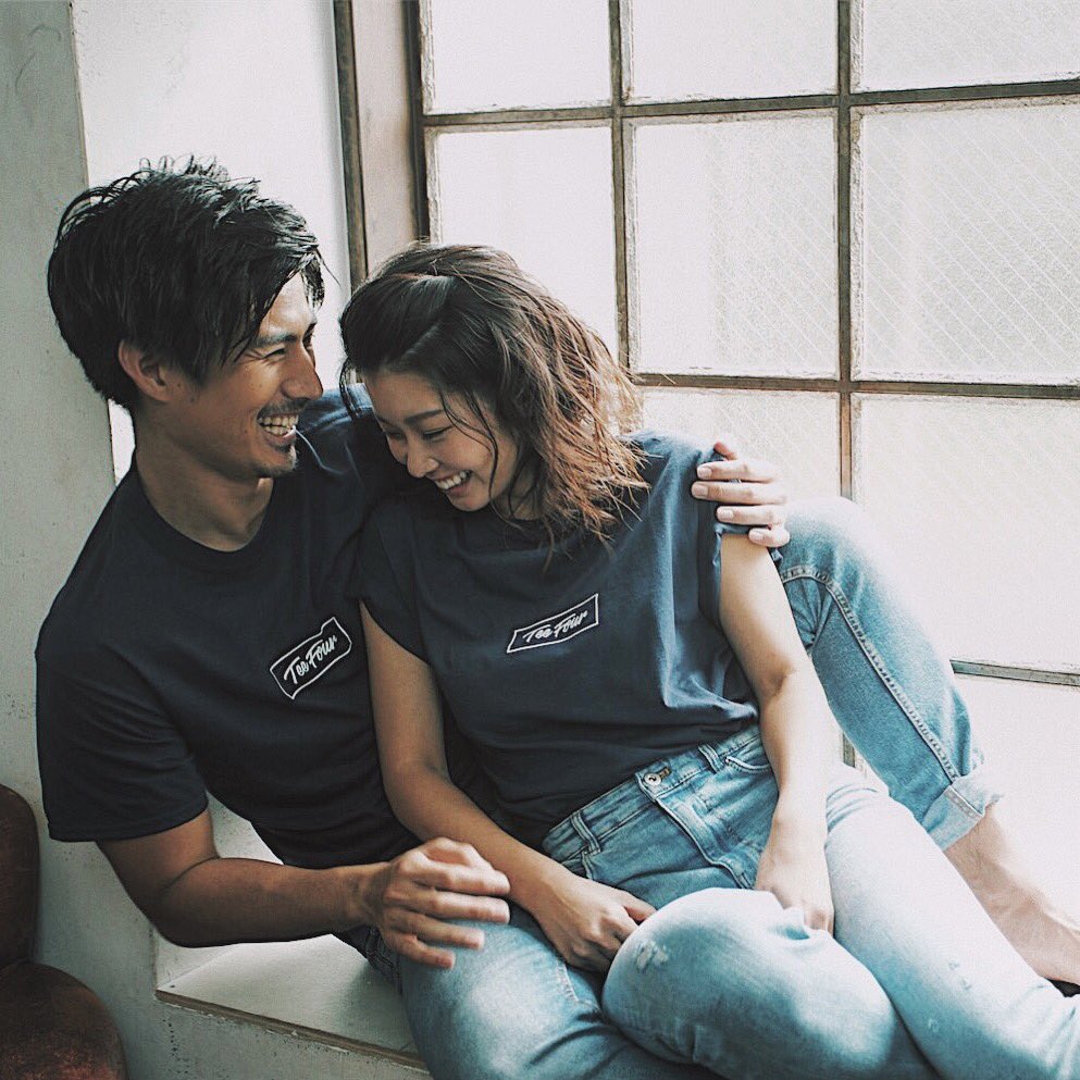 t4beachclub's tweet photo. ペアルックスタイル😊
Tシャツは厚めの6.0ozなので、洗濯にも強くヨレにくくなっています👍
毎日洗うものだから丈夫な素材なのは大事ですよね👏
https://t.co/UdH0jW6kyJ
#t4beachclub #t4bc #teefour #玉城大志 #福山智可子 #デニム #コーデ #カップル #ペアルック #撮影
https://t.co/FKGzUESt7o https://t.co/vI8fFj1PdN
