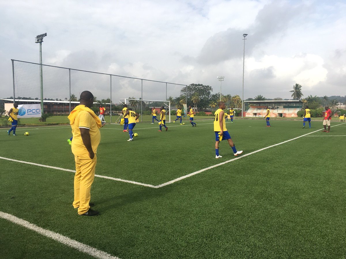 ManouanMichelle's tweet photo. Ouverture du tournoi de foot des maisons de téléphonies @MTNCotedIvoire https://t.co/Cl2OoLvJAY