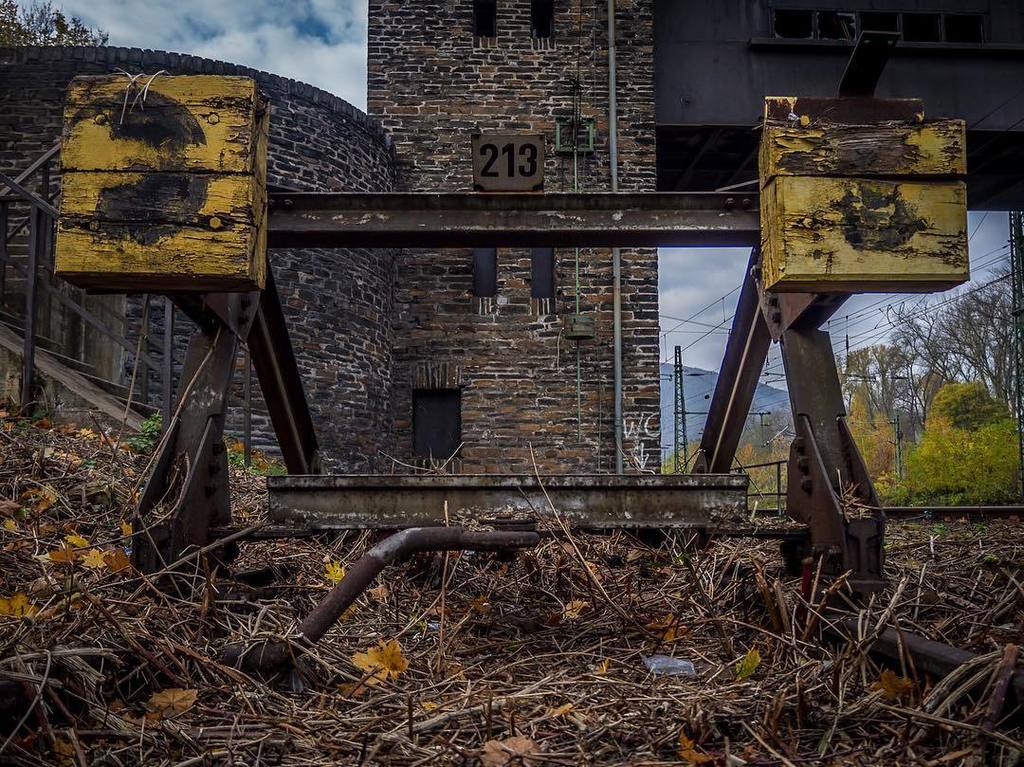 zumseL's tweet photo. end of track #prellbock #ohwieschönistpatina #bufferstop #weathered #bingerbrück https://t.co/3ALAGwXQi1 https://t.co/5w9Mcln9W7