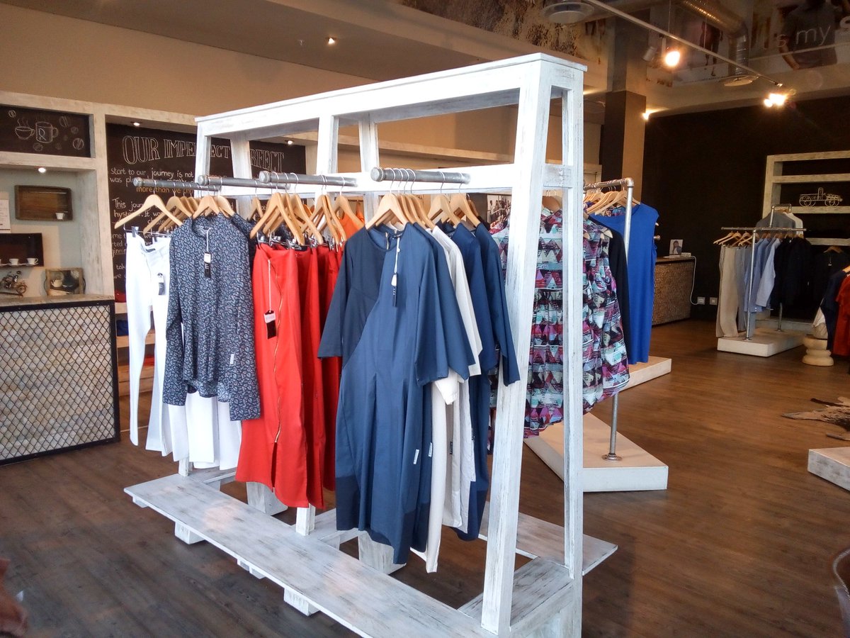 My_Republik's tweet photo. Want to make your Saturday great? Start it off by shopping the My Republik Sale, on until 12 Nov 2017! ☀️👔🛍️ https://t.co/tHNm1JPHy8