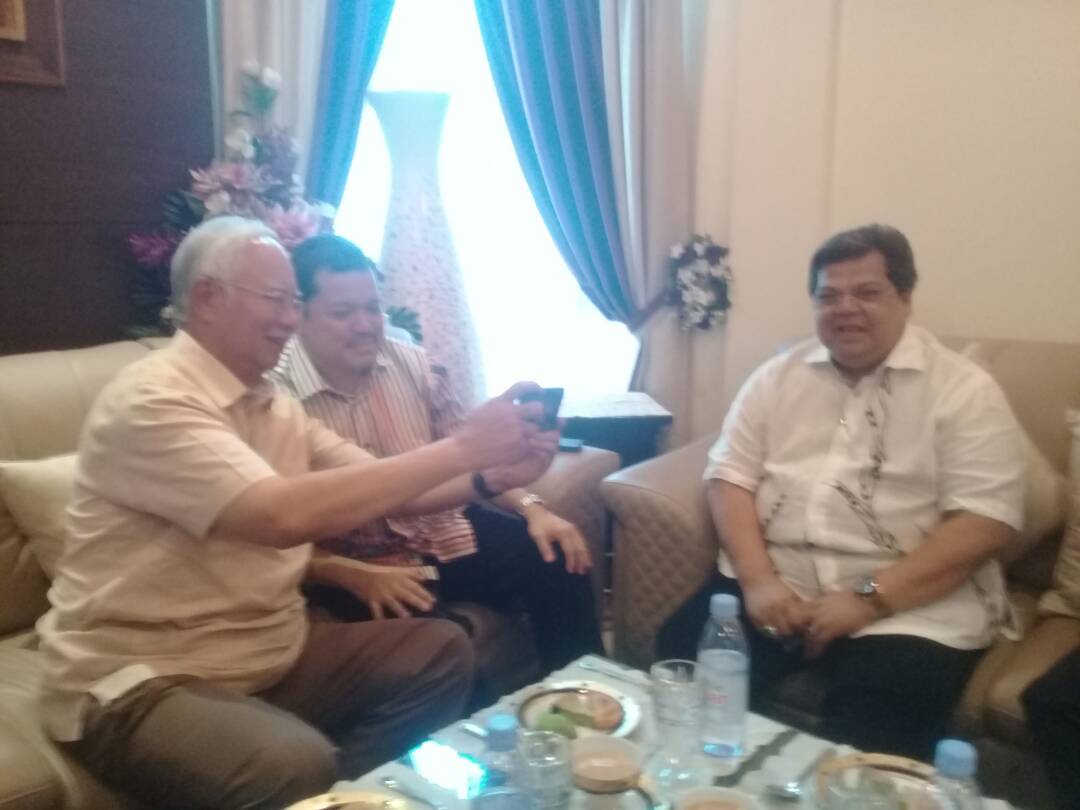 SSohaimishahada's tweet photo. Tq sir...sudi hadir dan bertanyakan khabar...@NajibRazak @Zahid_Hamidi @mynohomar https://t.co/XjpQA2Pdqn