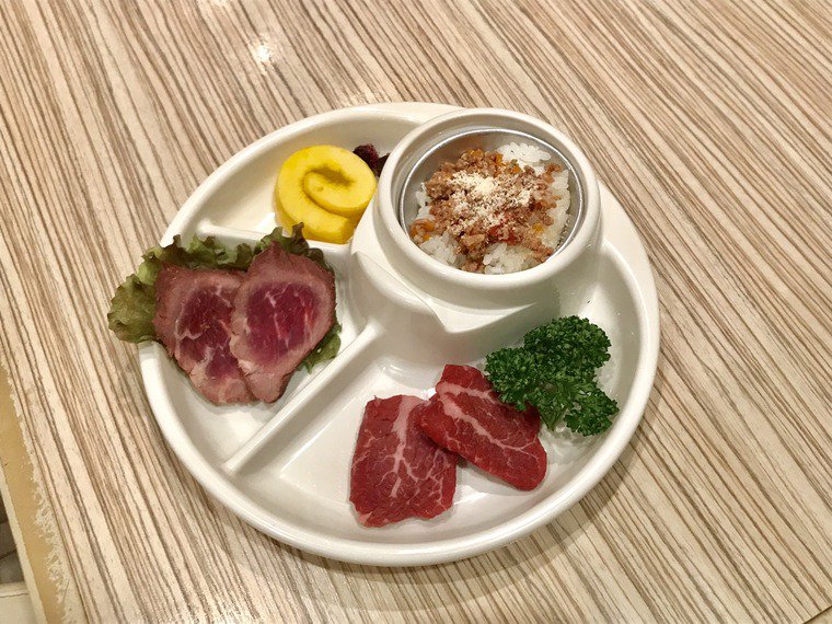 うしすけ 犬とうしすけの焼き肉日和inお台場 おすすめわんこメニュー T Co Vakj5okyma