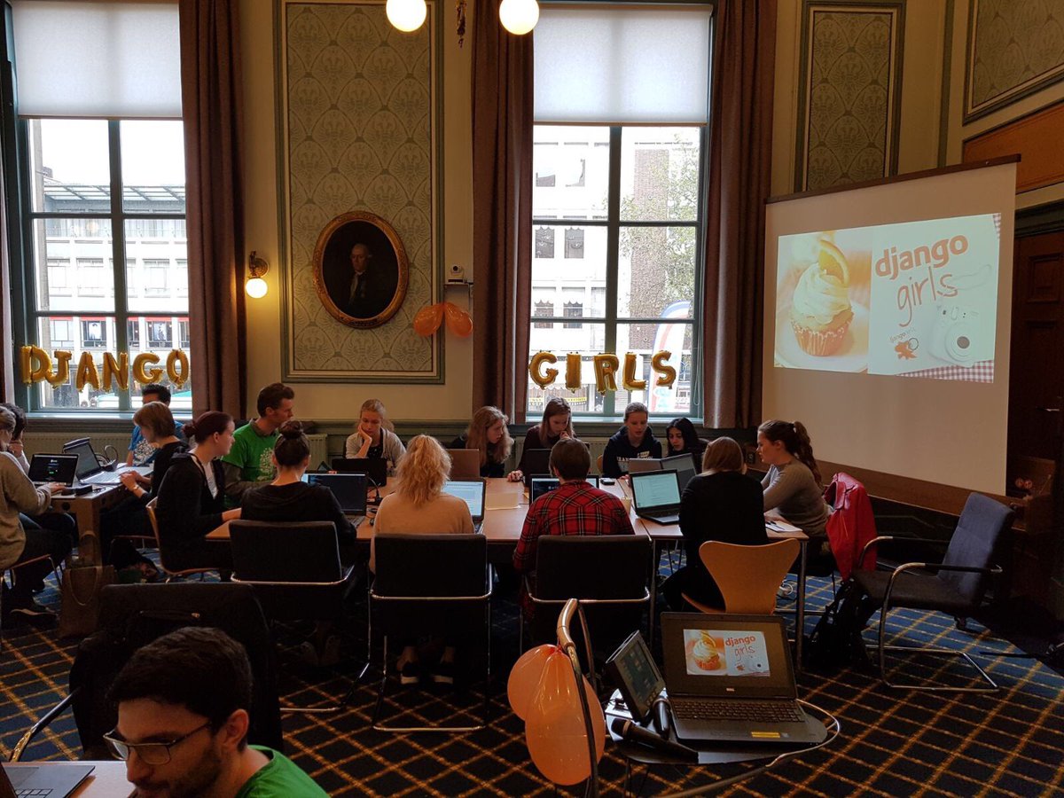 Dit jaar 5 vrouwelijke coaches <a href="/djangogirlsGR/">DjangogirlsGroningen</a> event! Wij zijn trots!!