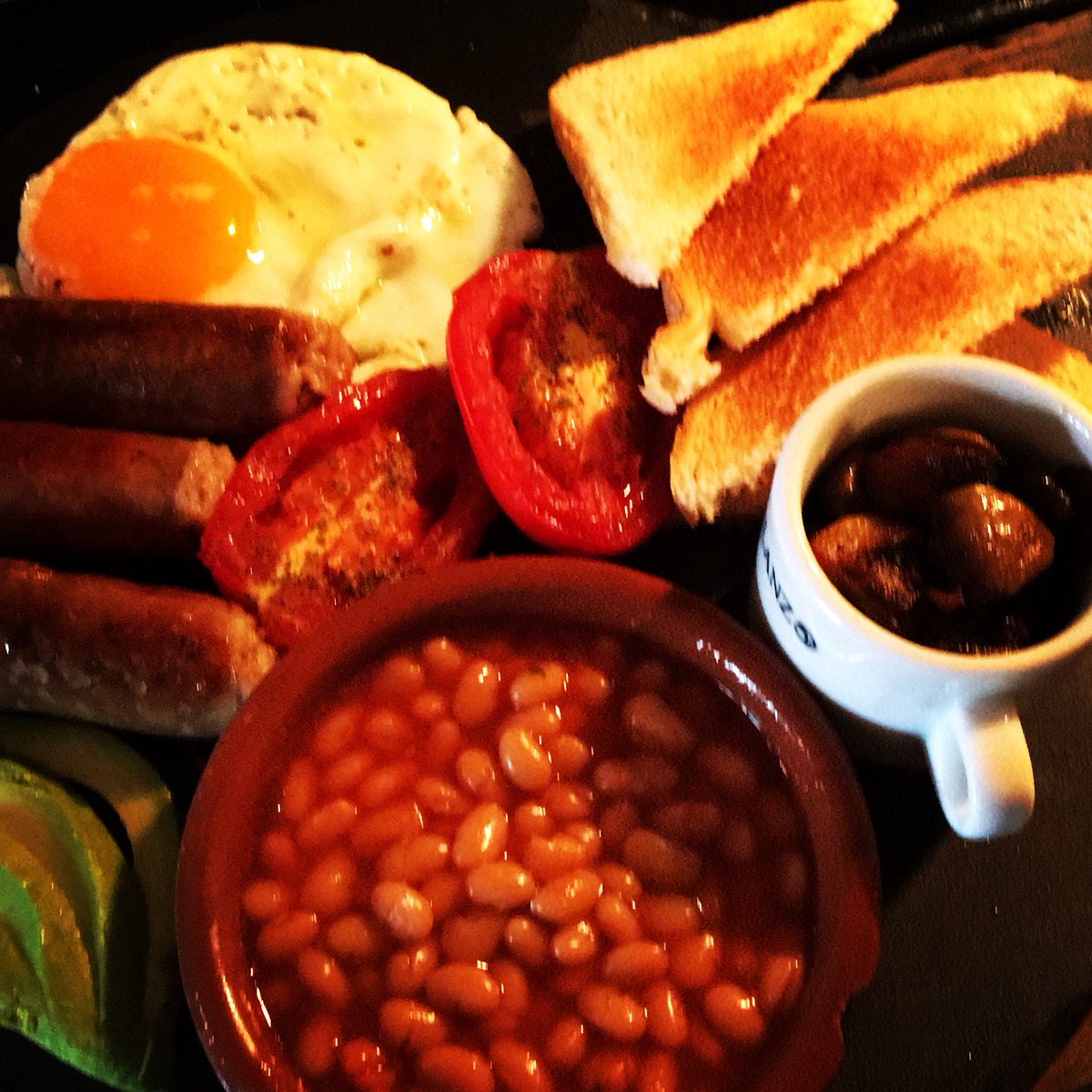 TourBCNToday's tweet photo. Good morning! #foodporn #yummy #stag #hendo #goodmorningbarcelona #themorningafterthenightbefore #tasty https://t.co/npFsn9mS7u