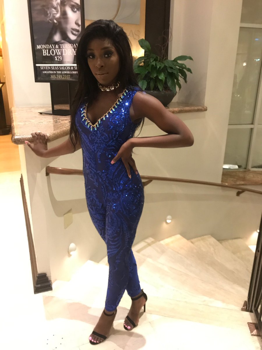 dope_chyna's tweet photo. 🔥she a trophy 🏆 #Hoco2K17 #nmsh https://t.co/Anv2gPBUUQ