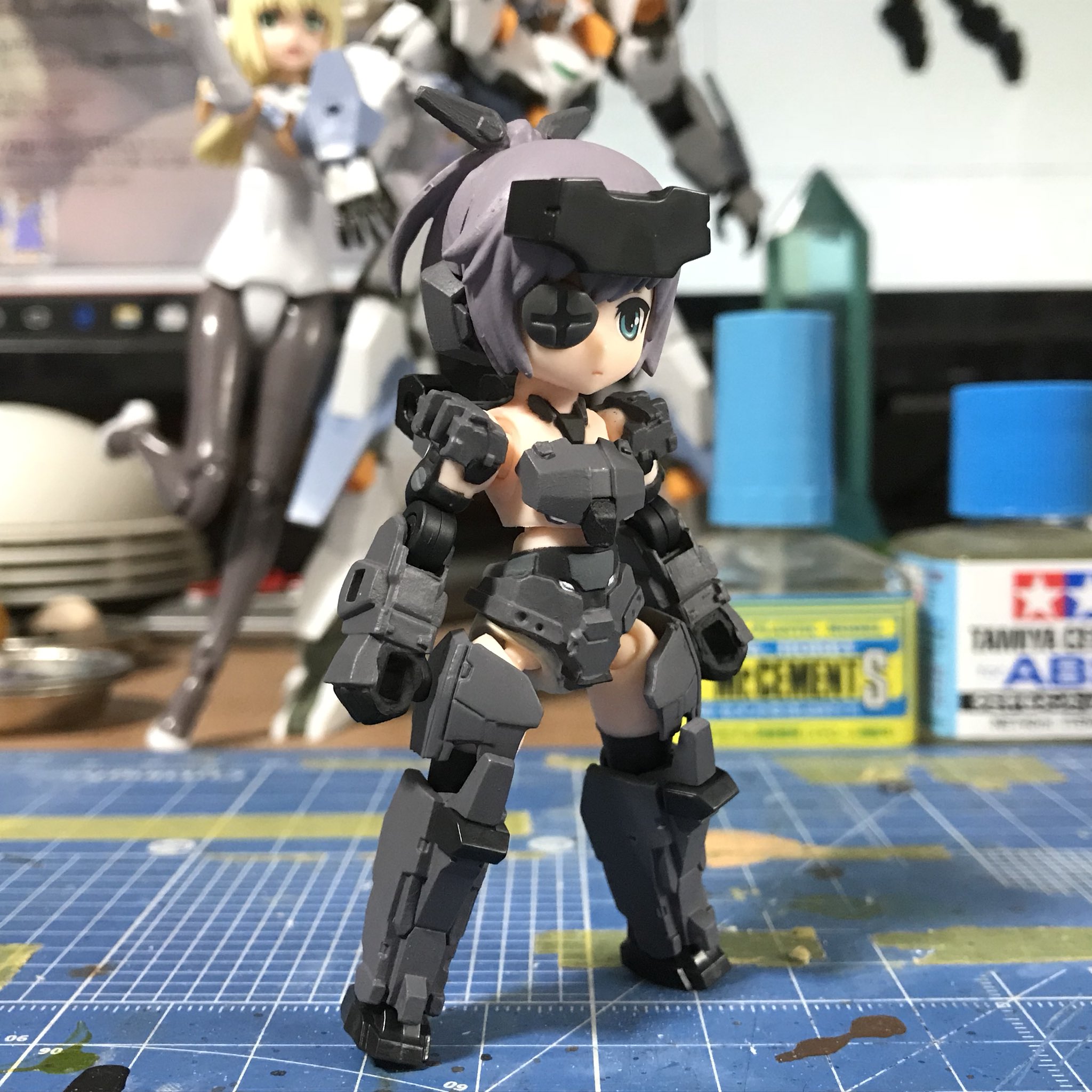 猫落花ちゃん デスクトップアーミー轟雷を迅雷カラーに塗装 眼帯はmsgネジモールドを流用して前髪の裏に真鍮線で繋いで簡単に表情替え出来るようにしました T Co F4bcpyphjl Twitter