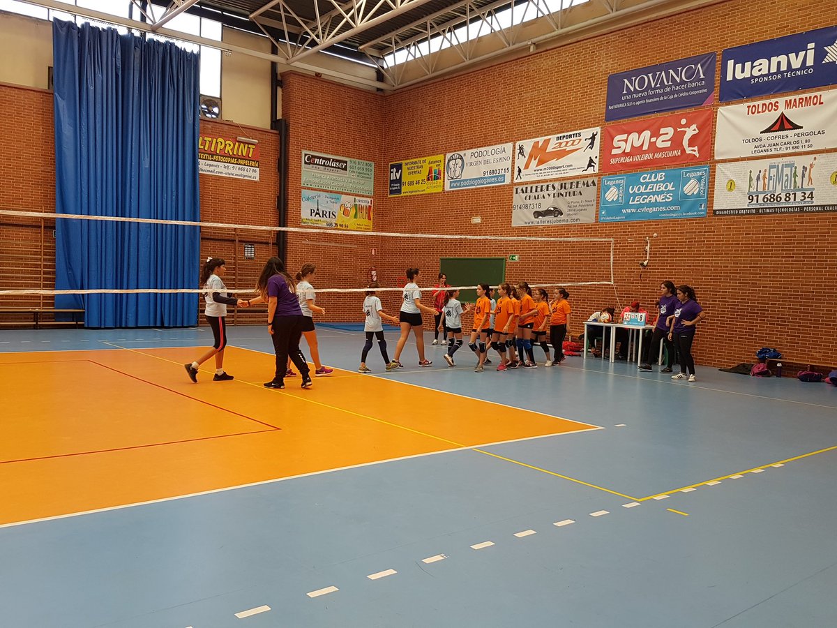 VoleibolLeganes's tweet photo. Y terminamos la primera jornada de Deporte Infantil!!!ilusión, nervios y buen ambiente deportivos de niñ@s, padres y madres. https://t.co/nWFHyAnjYl