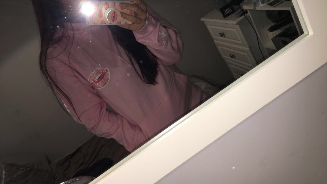 15Sophiee's tweet photo. So in love!! ๐๐@rach_leary #RLMERCH https://t.co/A1pP1Ofjy5
