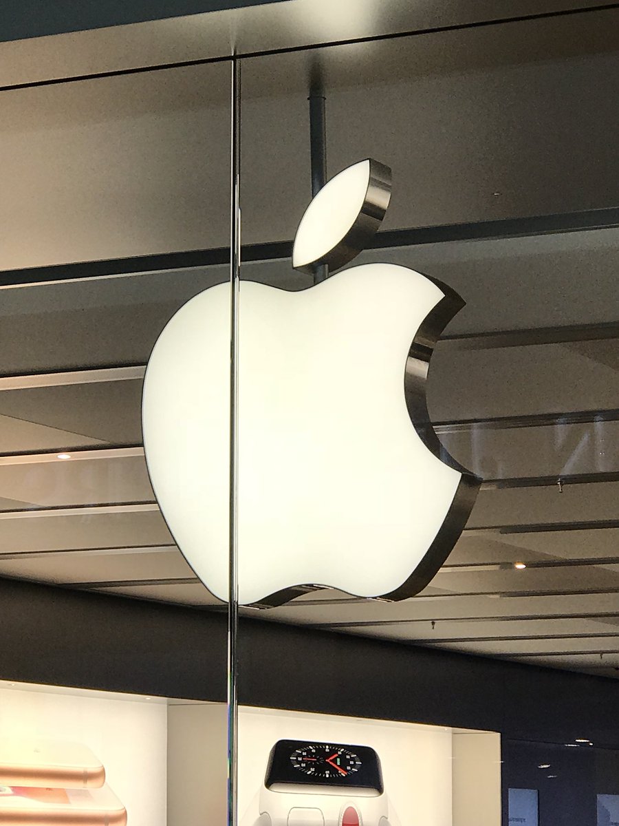 robertapplegate's tweet photo. Waiting for my favorite store to open. https://t.co/uAtDOz21DF