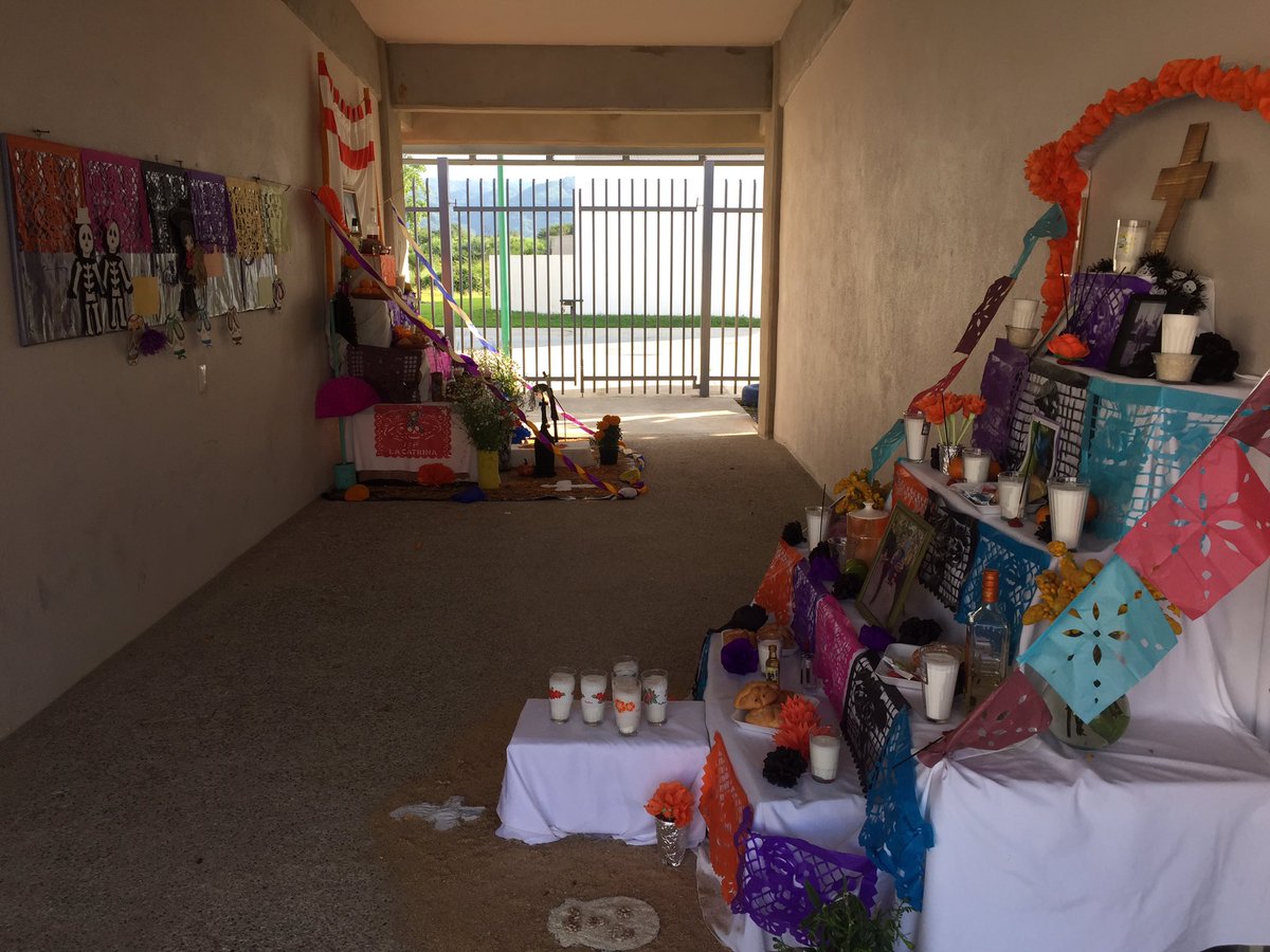 LauraIbarraP's tweet photo. Evento de " Día de muertos" JdN "Centenario de la Constitución" @dalilacs4 https://t.co/WmUdrjev2L