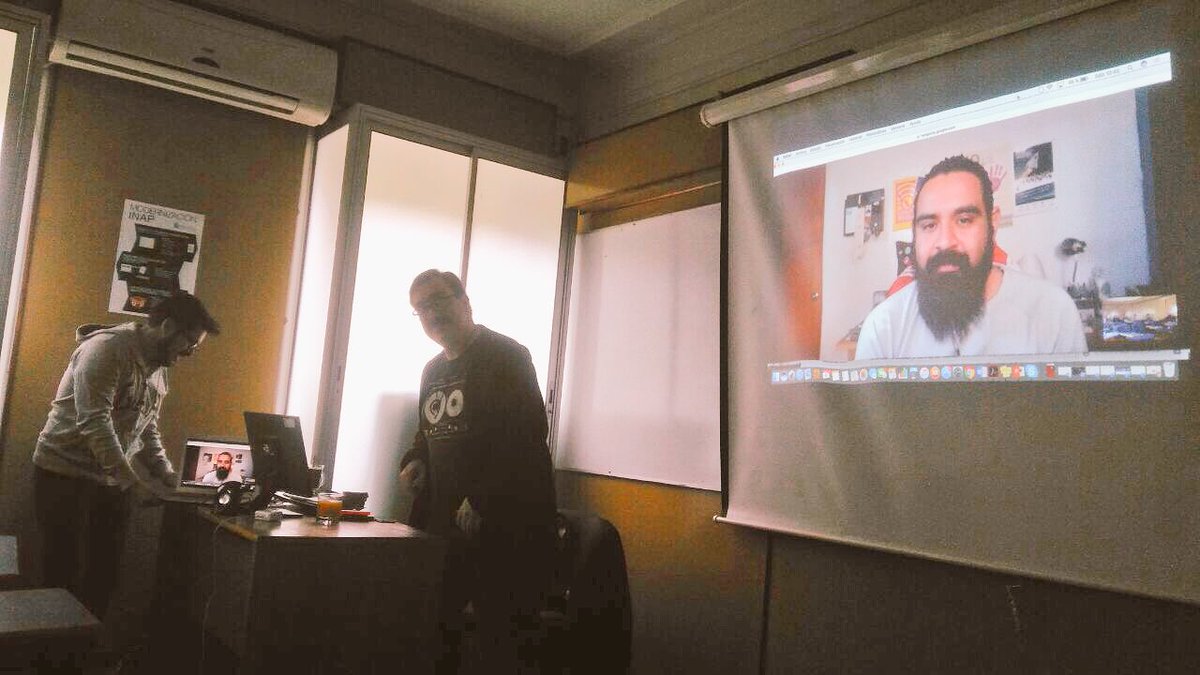 DiploGobAbierto's tweet photo. En estos momentos estamos en charla sobre #datosabiertos con #OpenDataJesus 👉@mexflow y sus Mandamientos #OpenData: https://t.co/ApbS956ncX https://t.co/WVf9hIehOp