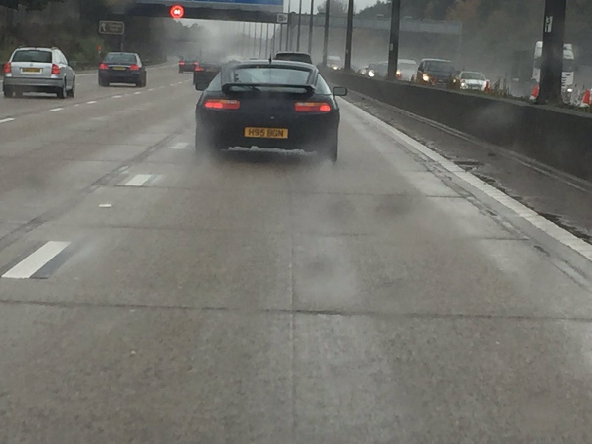 StuttgartLegend's tweet photo. 928 in the (Wet and) Wild #M25 #passenger #windscreenwiper #Surrey https://t.co/q8ftKspBdG
