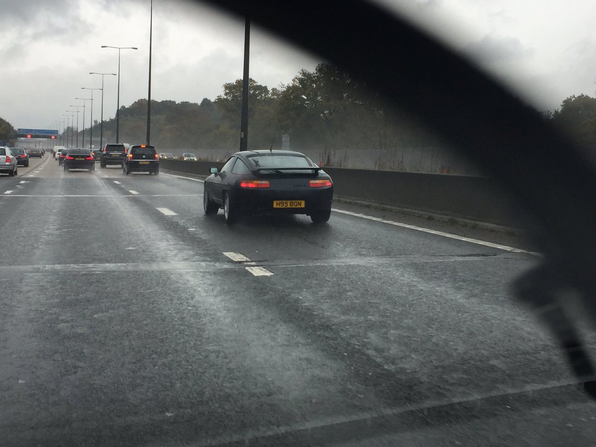 StuttgartLegend's tweet photo. 928 in the (Wet and) Wild #M25 #passenger #windscreenwiper #Surrey https://t.co/q8ftKspBdG