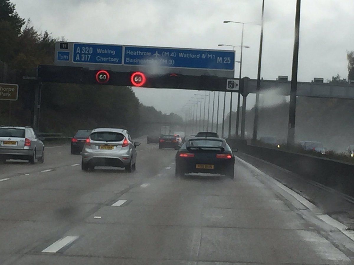 StuttgartLegend's tweet photo. 928 in the (Wet and) Wild #M25 #passenger #windscreenwiper #Surrey https://t.co/q8ftKspBdG