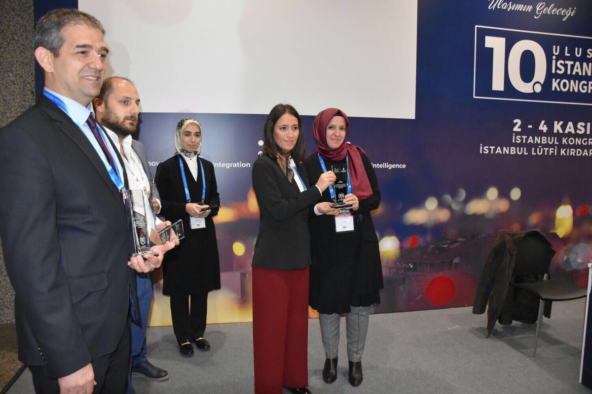 belbimibb's tweet photo. #Transist2017 de Yazı,arşiv şefi Bahar Erdem, İstanbul Metrobüs Hattındaki Aktarma Durakları Senaryolarının İncelenmesi konulu sunum yaptı. https://t.co/2i6JWbfS6d