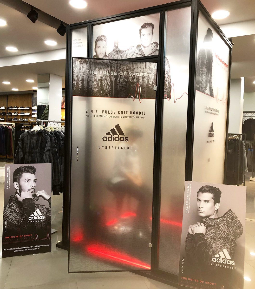 Yali_Spor's tweet photo. Karşıyaka mağazamızdaki Pulse VR kabini ile @atincnukan @necippuysall ve @tarslan18 ‘in heyecanlarını deneyimliyoruz
#thepulseof
@adidasTR https://t.co/ewZeAm3Uzd