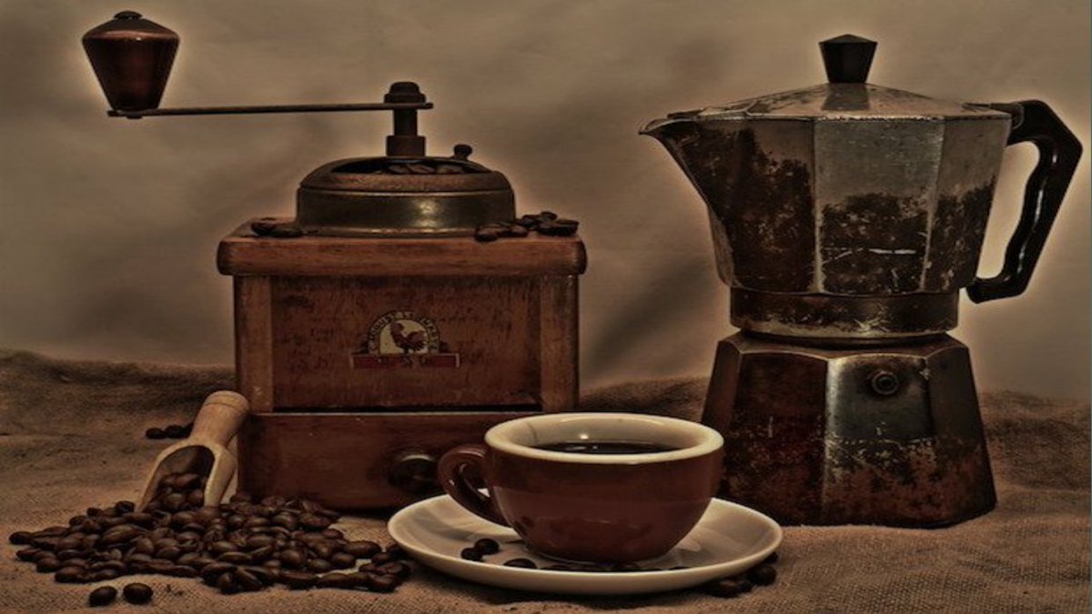 Acordar para quem você é requer desapego de quem você imagina ser... Bom dia, gente linda! Um ótimo fim de semana! 🙋☕😘