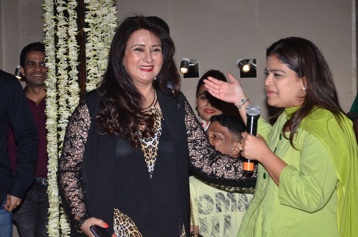 AnushaIyer_'s tweet photo. @poonamdhillon and @poonam_mahajan at @asifbhamlaa's #Bhamla #Foundation #post #Diwali #Bash and #Felicitation https://t.co/NYYUTjagk7