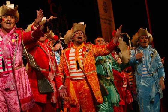 lacalleshop's tweet image. “Y el día que me vaya solo quiero, que sea por Febrero y llueva a mares” @ComparsadeAM youtu.be/OvHyb1h5-qk #lacalle #losheroesdel3x4