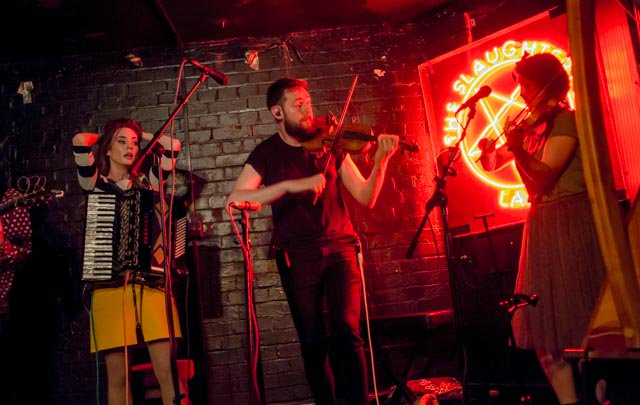 noipolbap's tweet photo. @CalanFolk @slaughteredlam @LDNfolkandroots Top night and thanks for all the cheese! #folk #cheese https://t.co/nm53tFcnqh