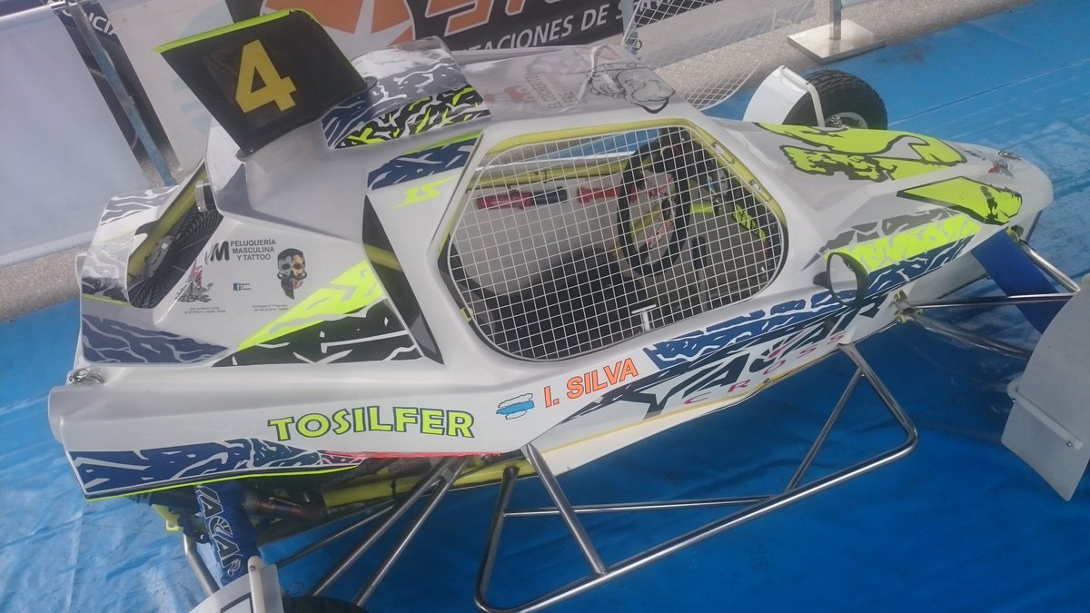 is_oficialteam's tweet photo. Comienza el #rallymixdebarbadas con el dorsal 4 y con esta rotulacion improvisada a cargo de @VMLMdesigner  y muy bonita 💪💪💪🏁🏁🏁🏁 https://t.co/RfyA2OUsKr