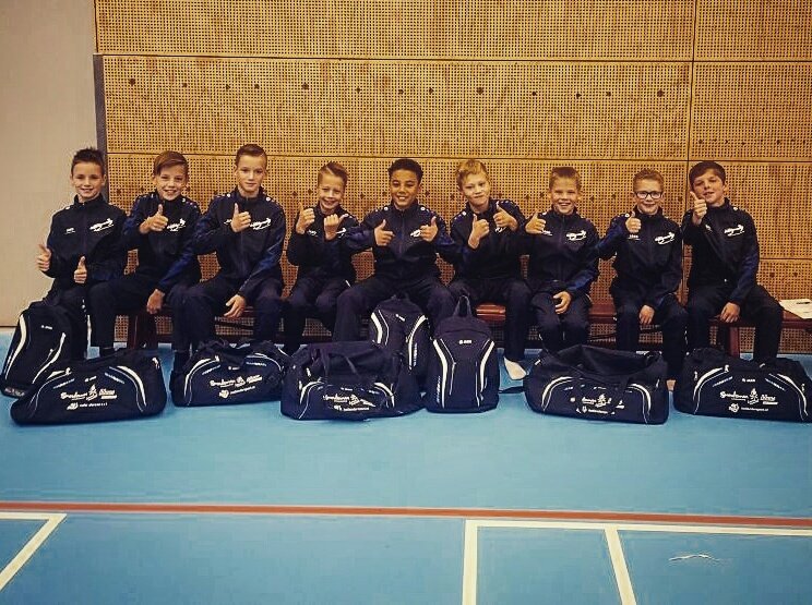 Vandaag dag 1 van de kwalificaties NK Teams in Hoofddorp. RKDOS komt met deze 9 jonge turners in actie. Updates op instagram.com/rkdosturnenher…