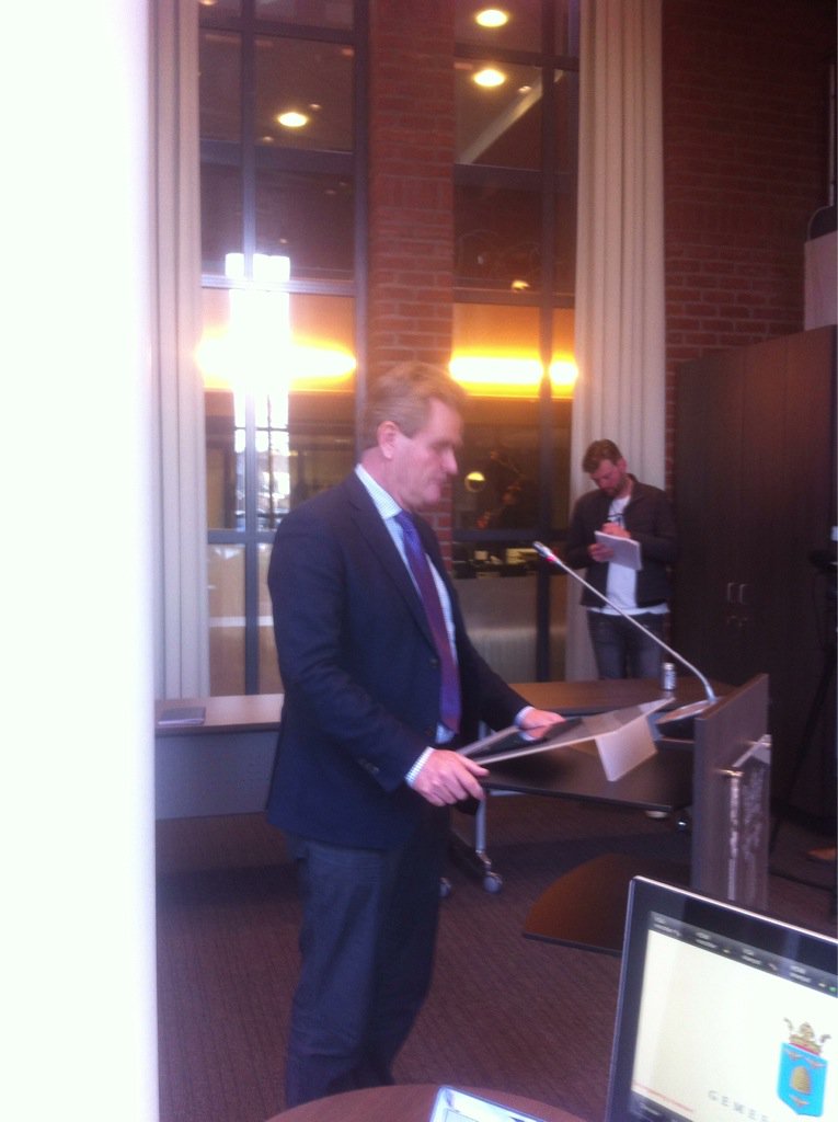 ds_ams's tweet photo. #ophackborne @ds_ams @povoverijssel @gem_borne opening of the hackathon by Rob Welten https://t.co/evBFctSLwb